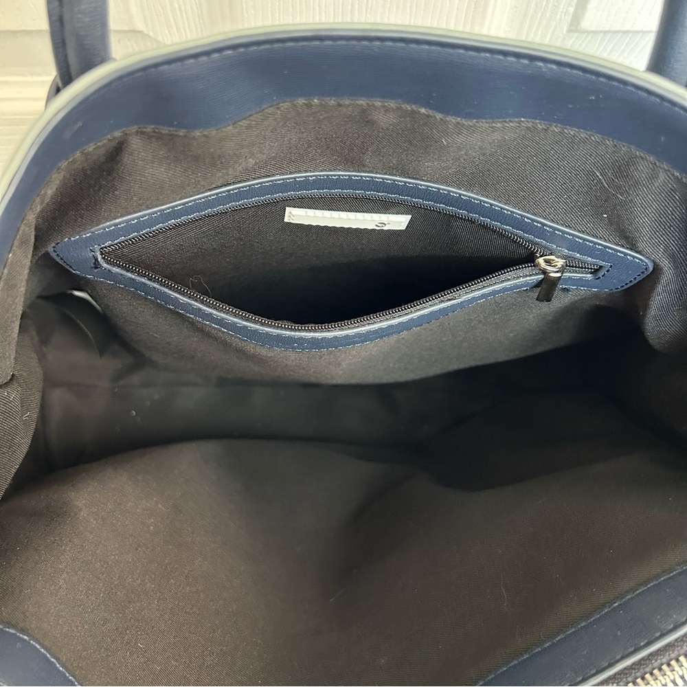 Chic Blue Two-Tone Tote Bag - Picture 11 of 16